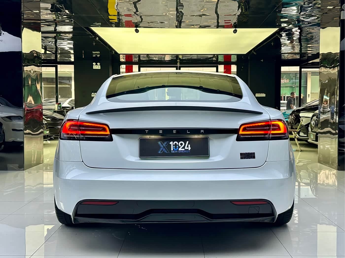 Tesla Model S 2023 — Фото 5/13