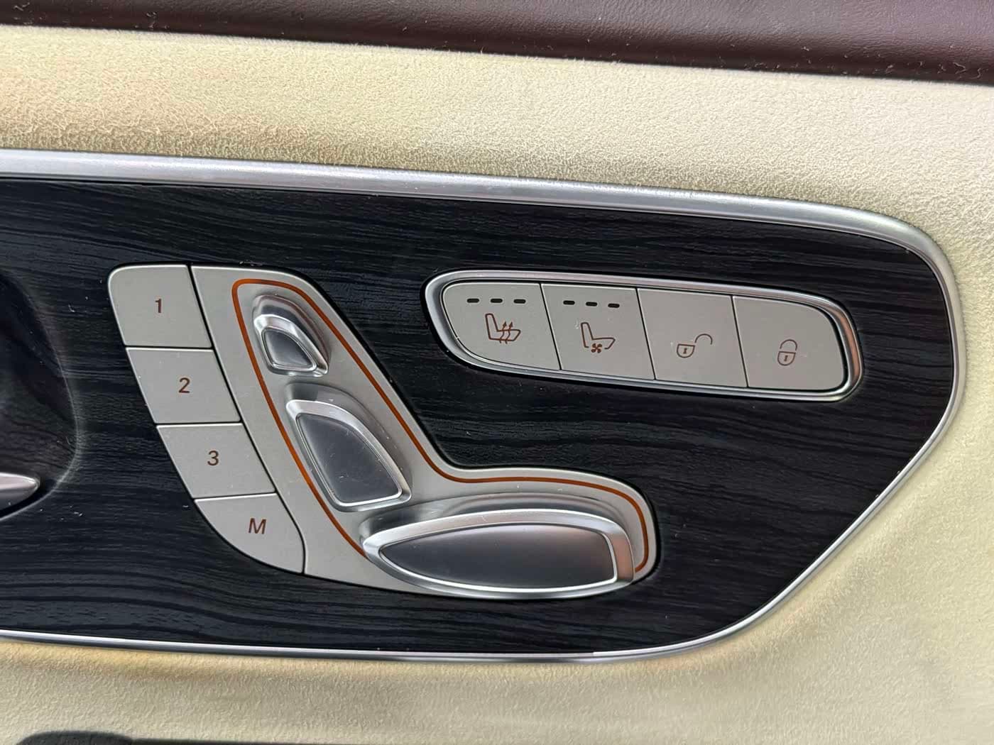 Mercedes-Benz V-Class 2020 — Фото 11/20