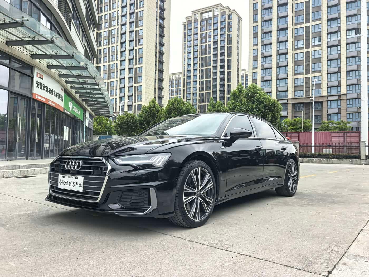 Audi A6L 2021 — Фото 1/20