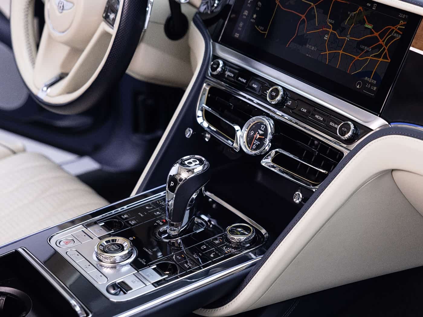 Bentley Flying Spur 2020 — Фото 13/18