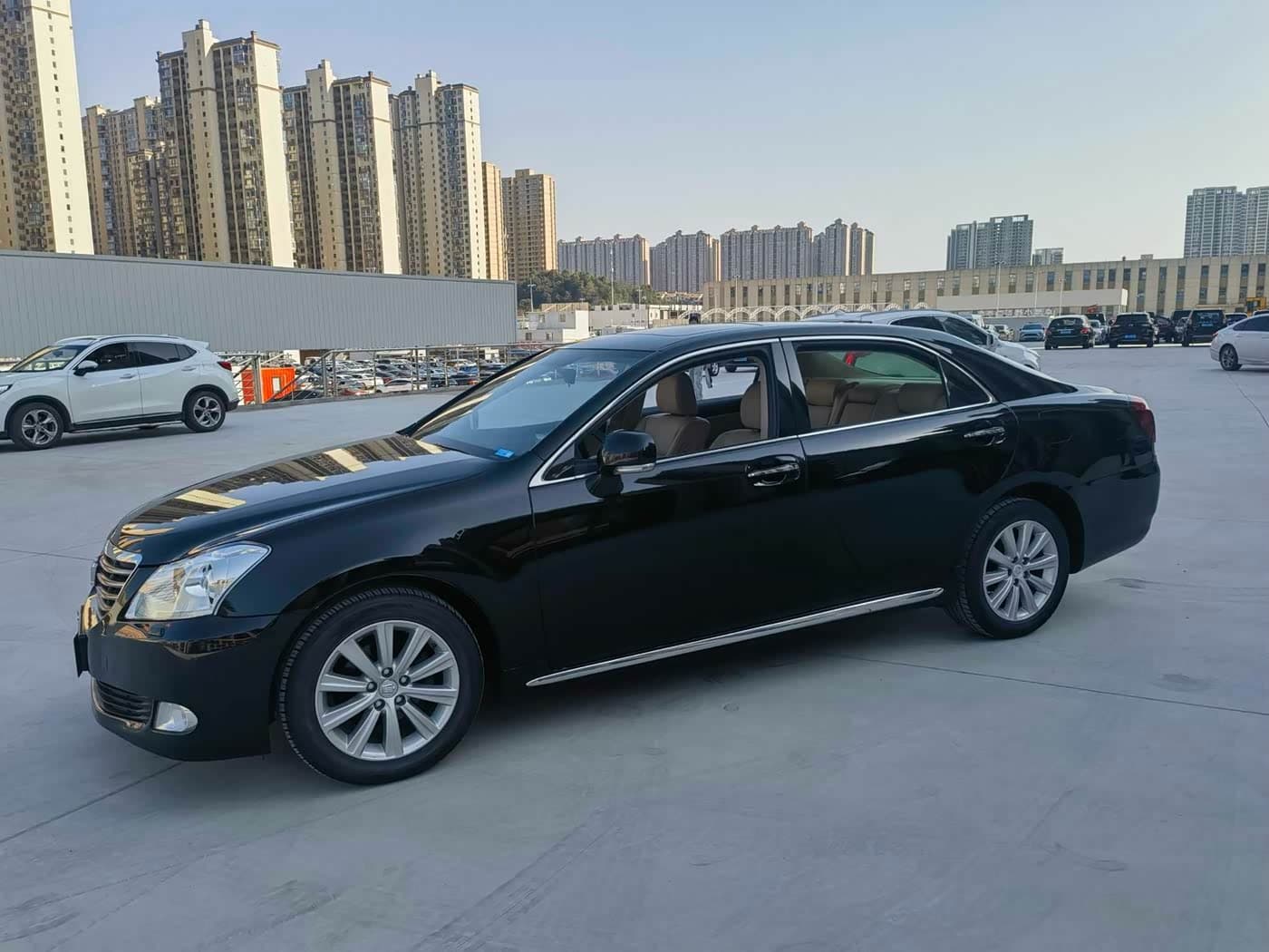 Toyota Crown 2010 — Фото 1/11