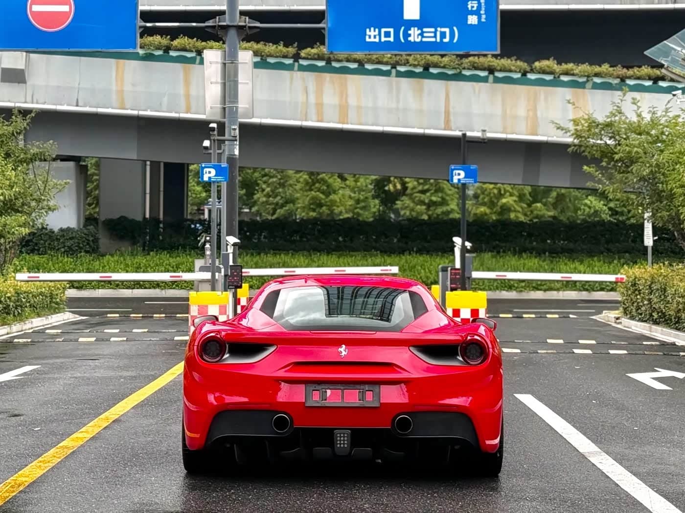 Ferrari 488 2017 — Фото 8/9