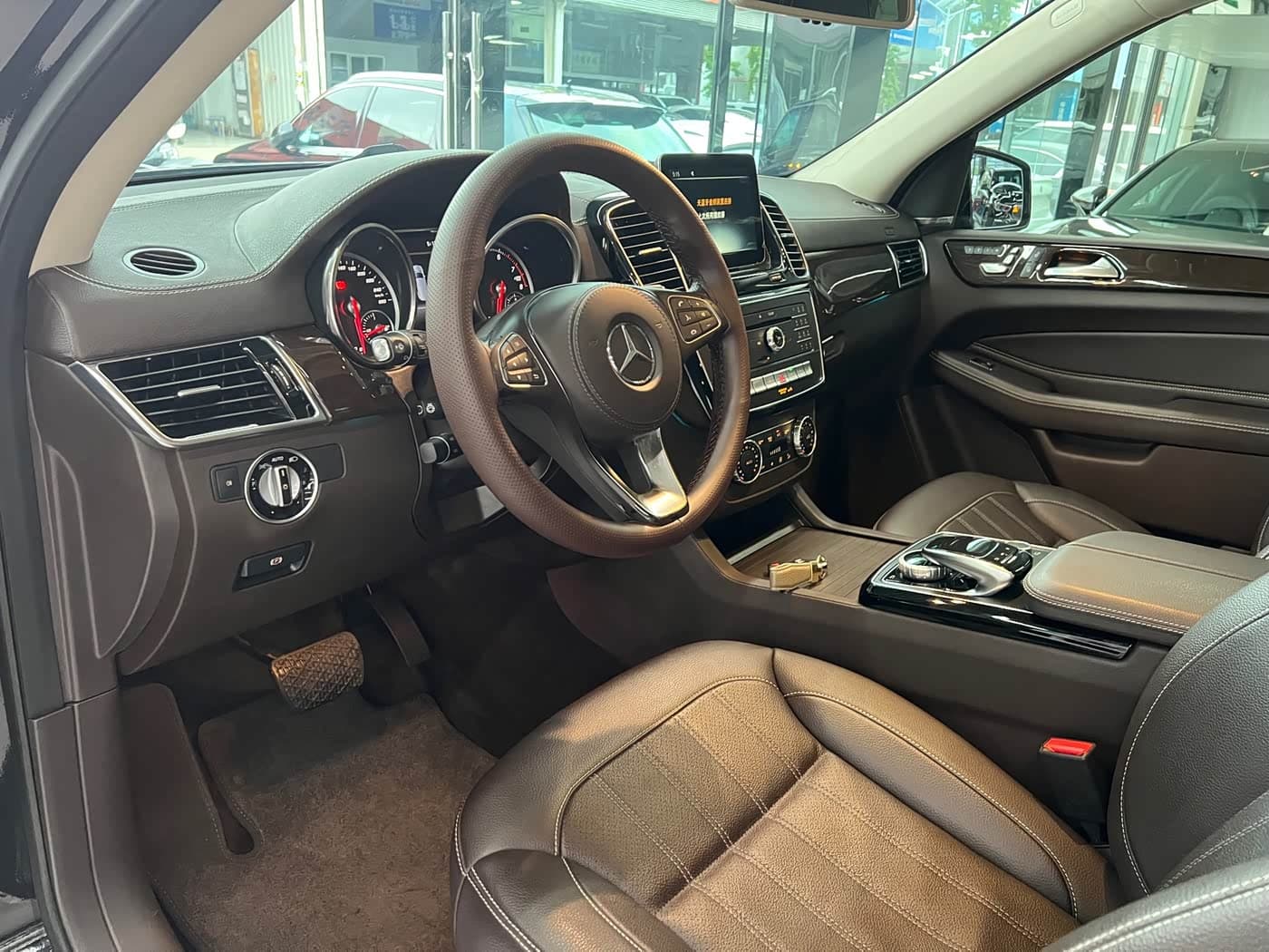 Mercedes-Benz GLS 2017 — Фото 11/20