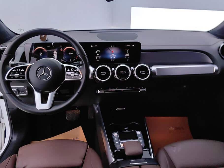Mercedes-Benz GLB 2023 — Фото 12/16