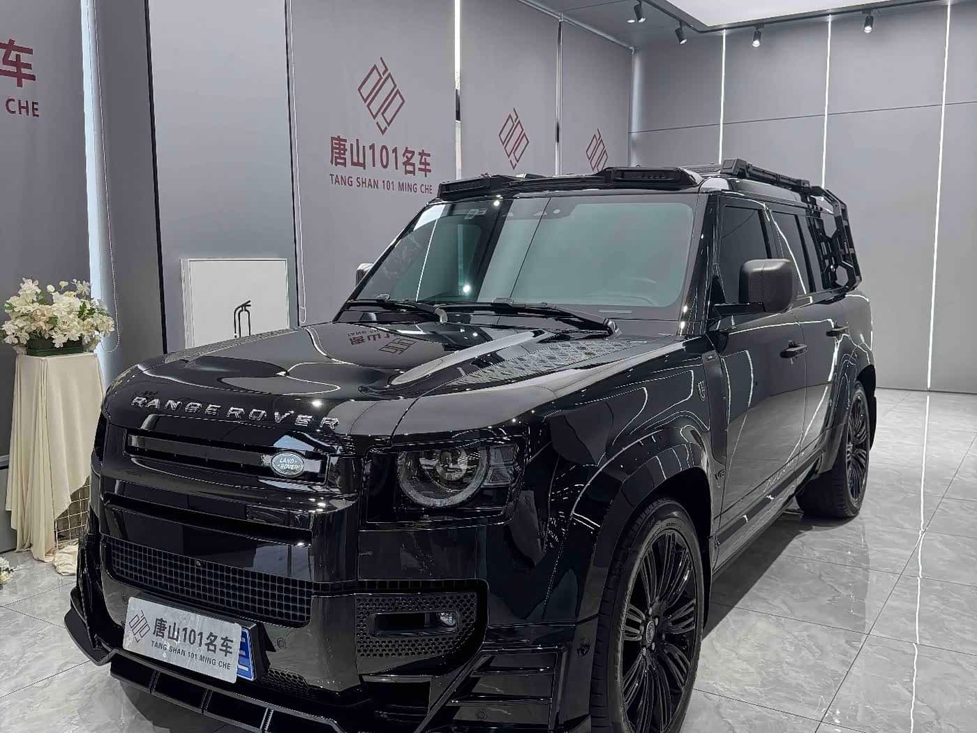 Land Rover Defender 2023 — Фото 1/20