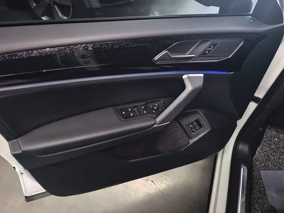 Volkswagen Tayron GTE Plug-in Hybrid 2021 — Фото 7/16