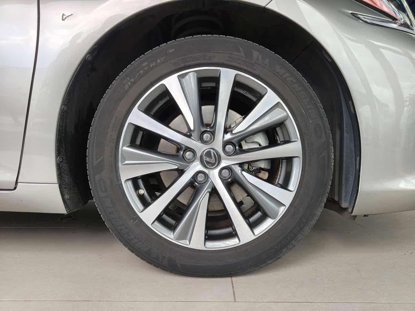 Lexus ES 2021 — Фото 16/16