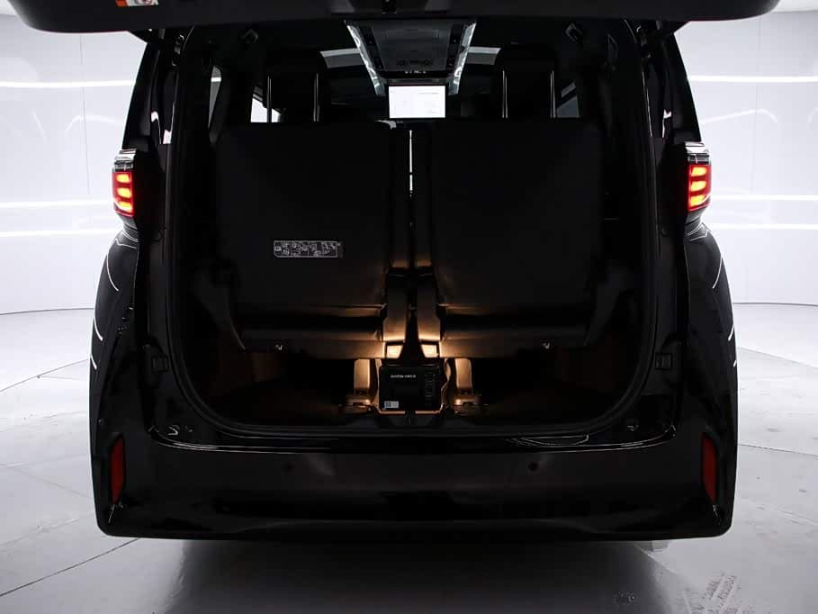 Toyota Alphard 2024 — Фото 19/20