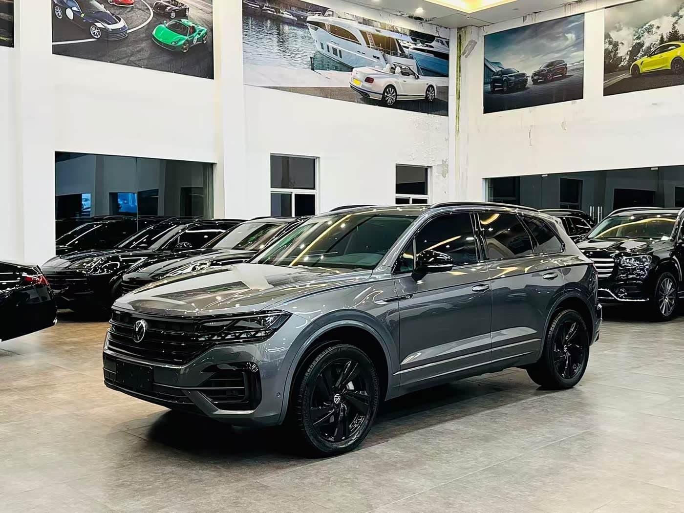 Volkswagen Touareg 2023 — Фото 1/8