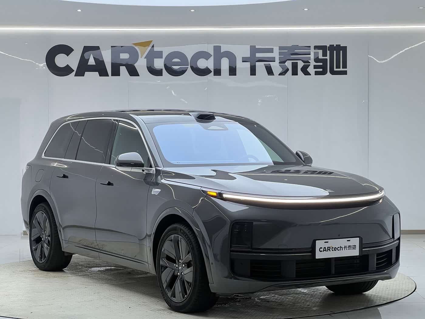Li Auto Li Xiang L9 2023 — Фото 2/20