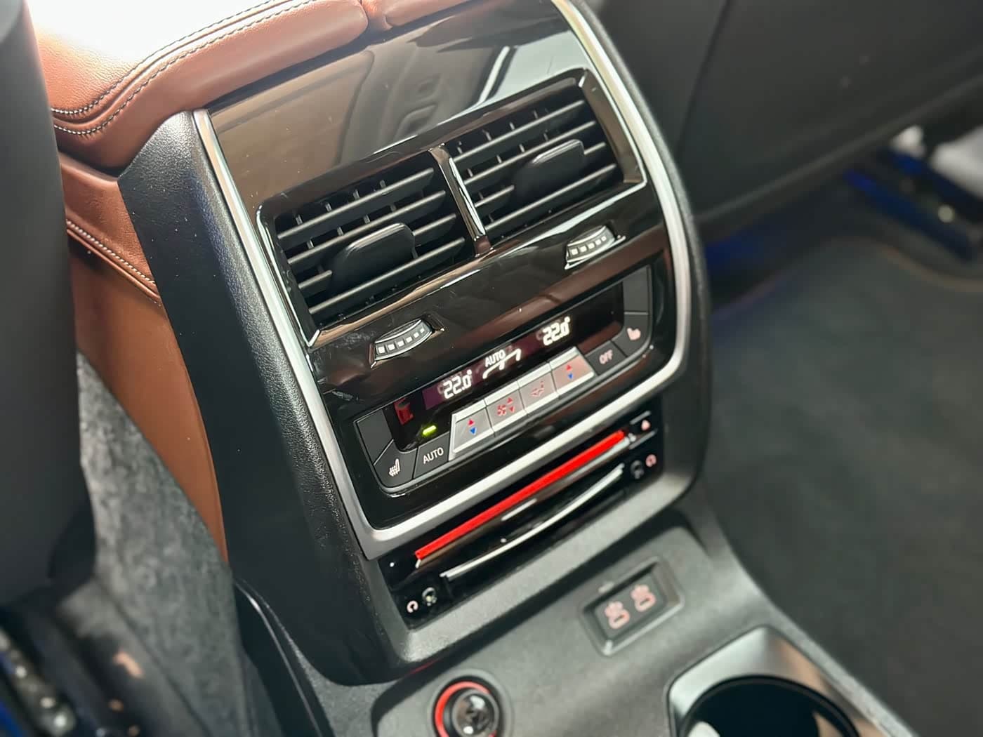 BMW X7 2021 — Фото 18/20