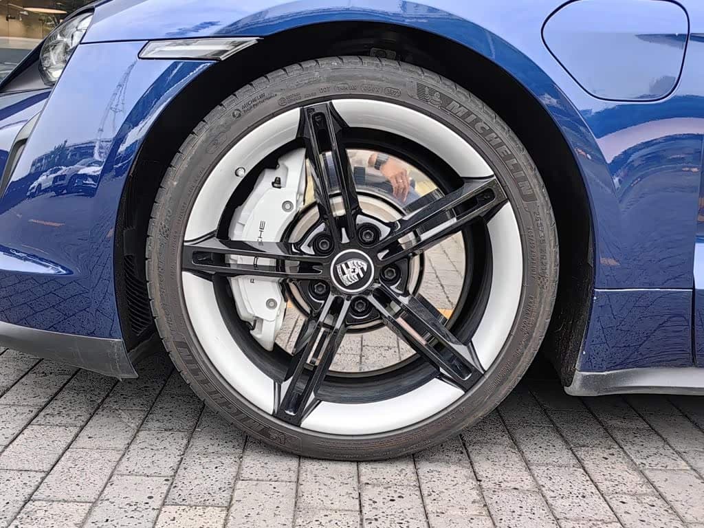 Porsche Taycan 2021 — Фото 12/20