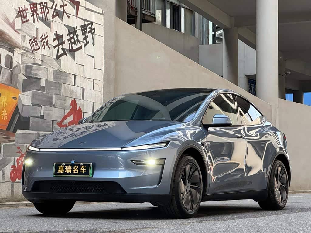 Tesla Model Y, 2025