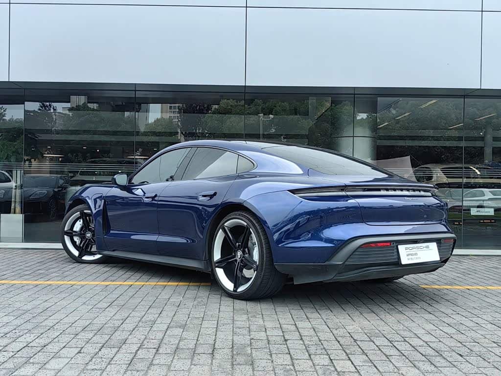 Porsche Taycan 2021 — Фото 3/20