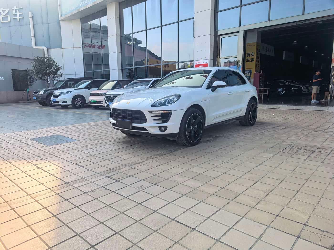 Porsche Macan 2016 — Фото 1/16