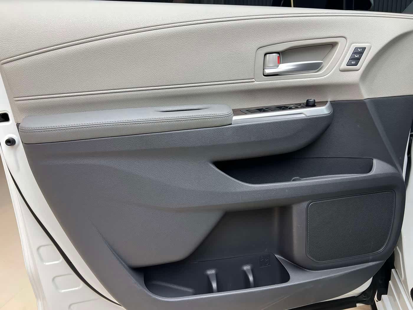Toyota Granvia 2023 — Фото 8/20