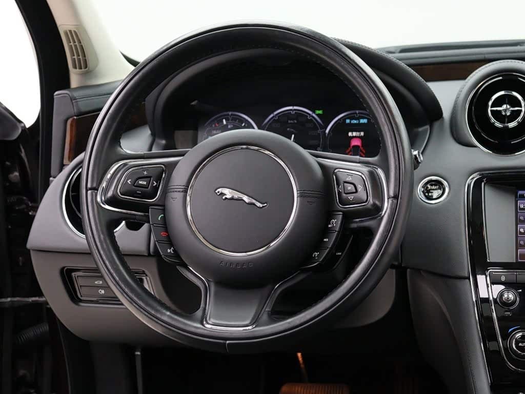 Jaguar XJ 2014 — Фото 17/20