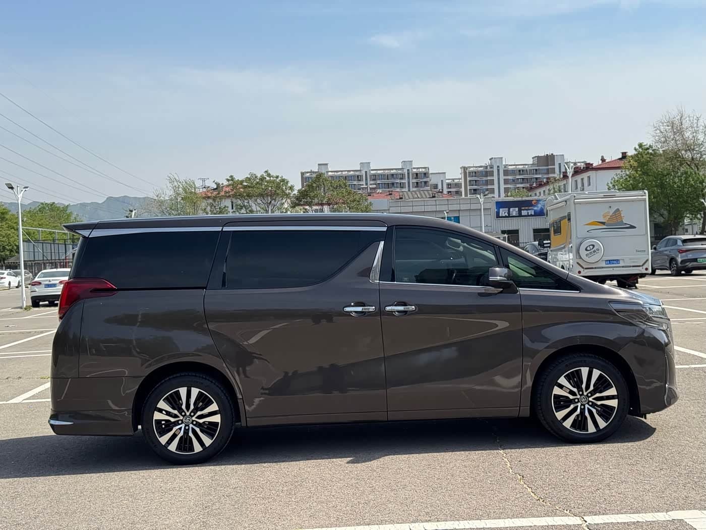 Toyota Alphard 2019 — Фото 9/20