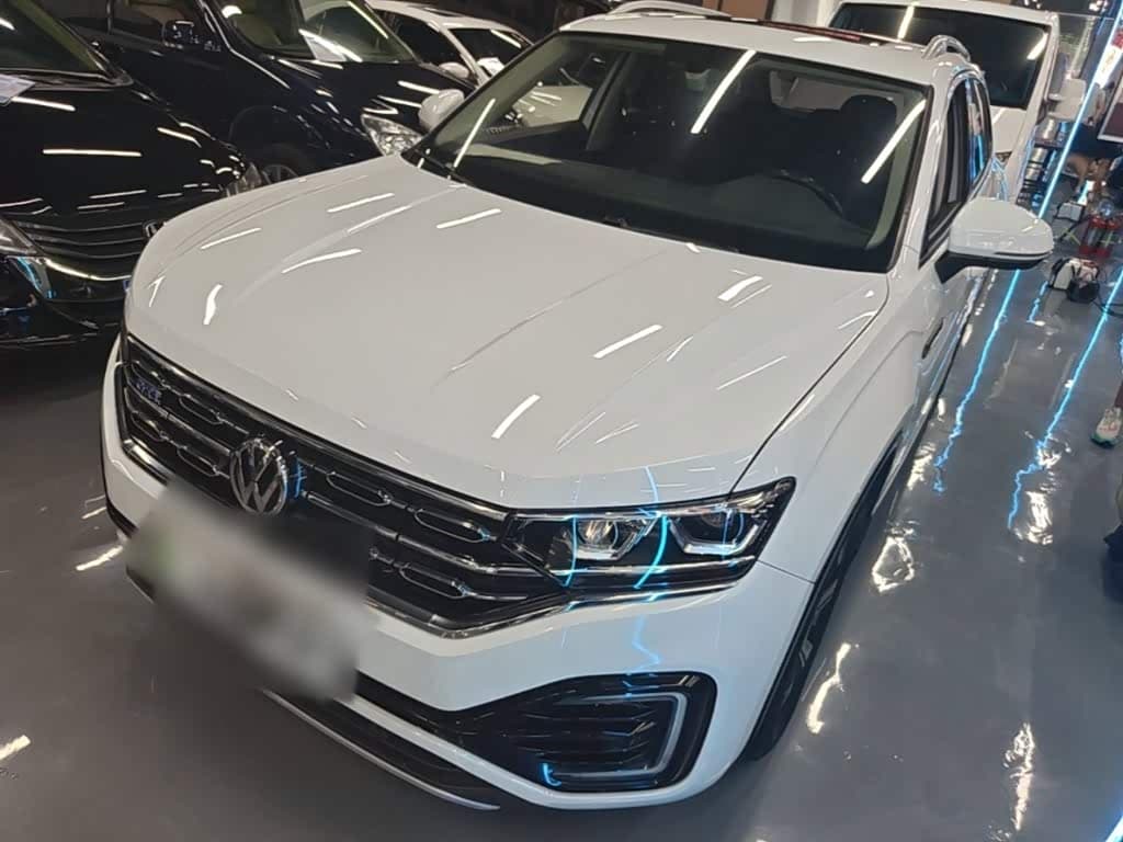 Volkswagen Tayron GTE Plug-in Hybrid 2021 — Фото 1/20