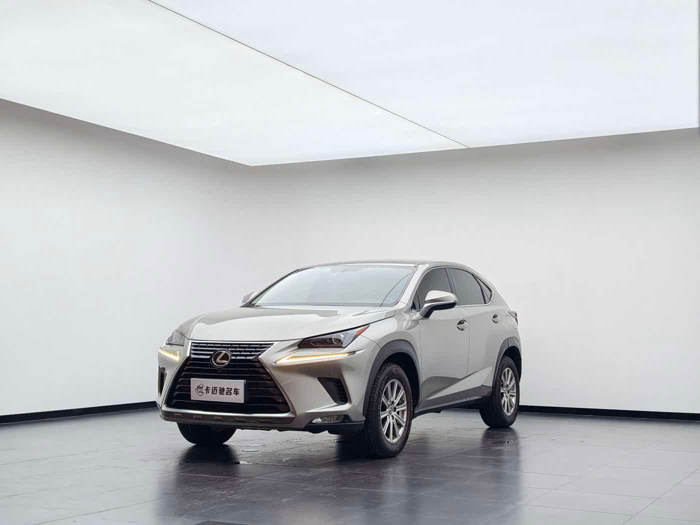 Lexus NX 2019 — Фото 2/20