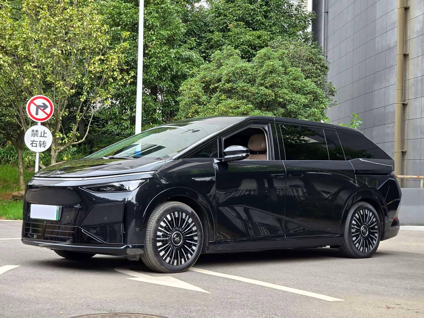 XPeng X9, 2026
