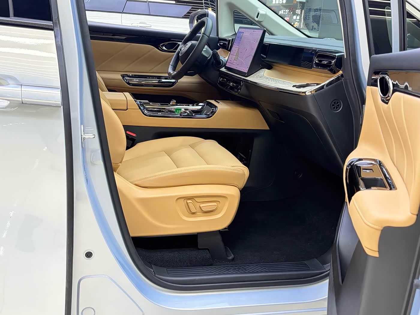 GAC Trumpchi Trumpchi E8 NEV 2025 — Фото 18/20