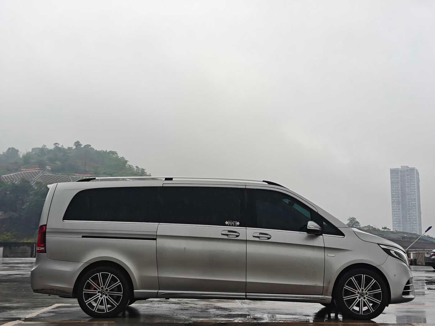 Mercedes-Benz V-Class 2023 — Фото 3/20