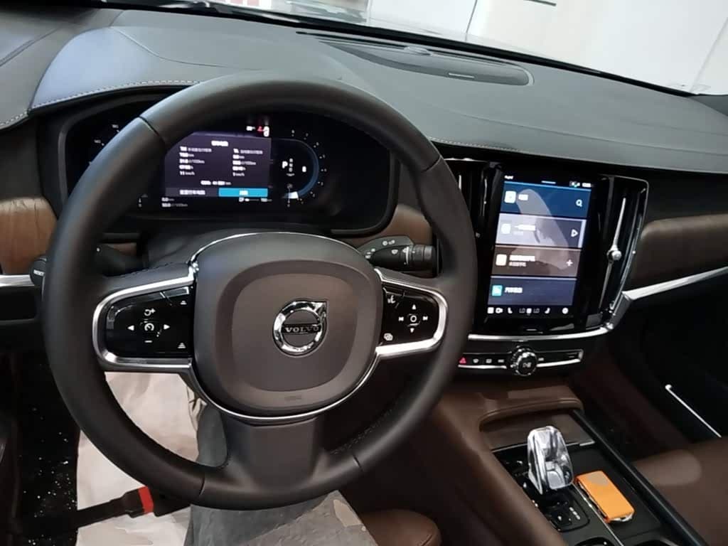 Volvo S90 2022 — Фото 10/20
