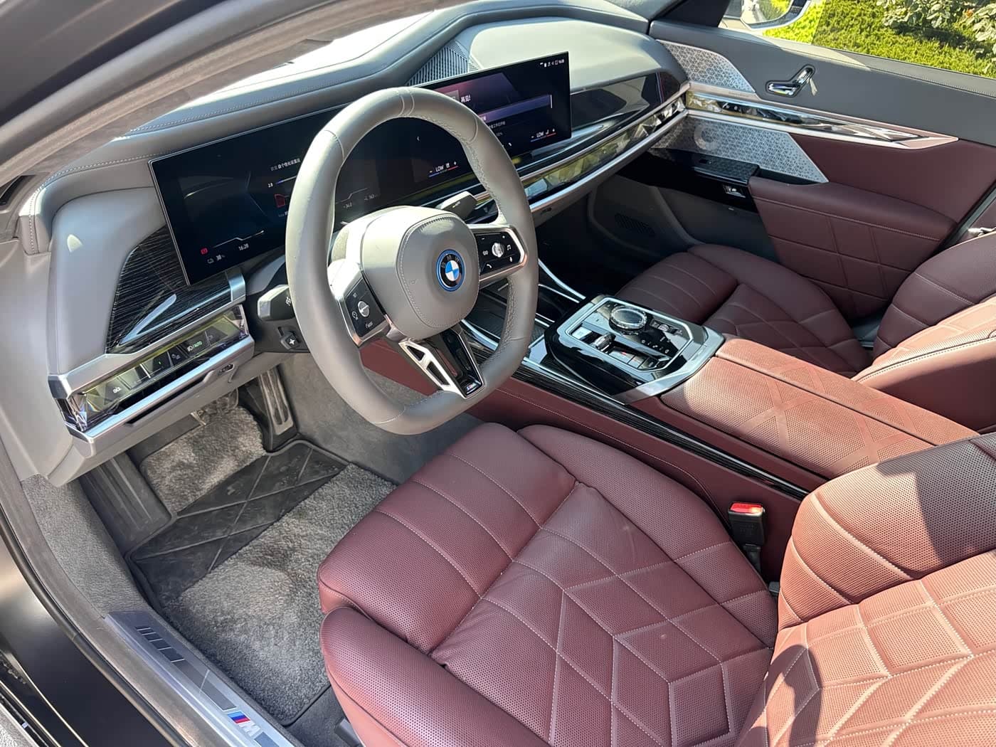 BMW i7 2025 — Фото 7/16