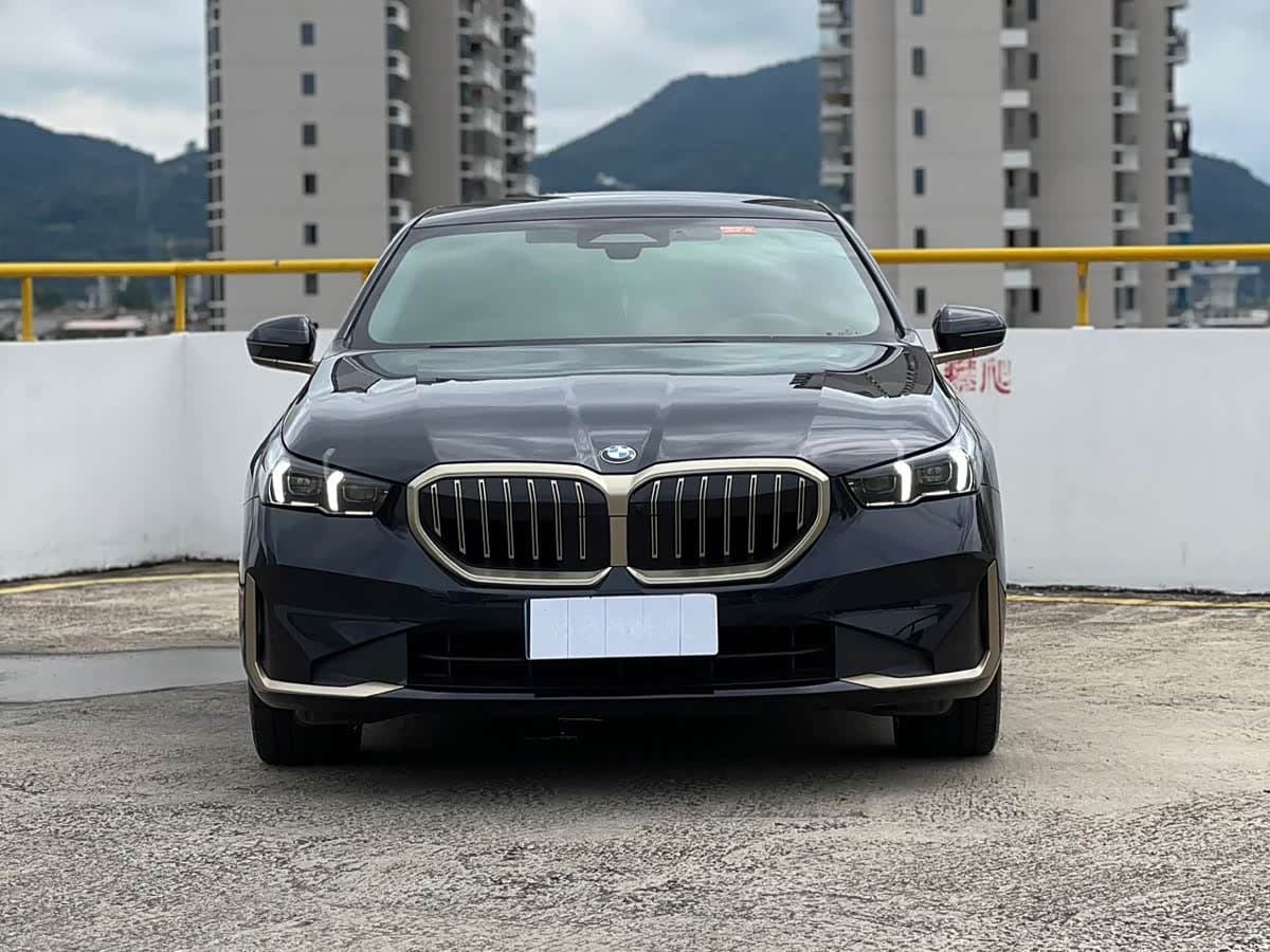 BMW 5 Series 2025 — Фото 2/16