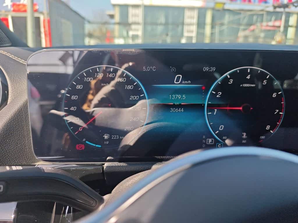 Mercedes-Benz GLA 2021 — Фото 8/20