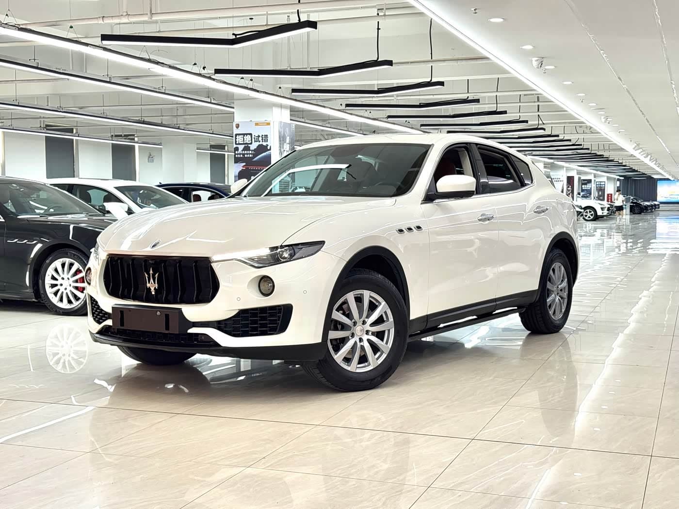 Maserati Levante 2017 — Фото 2/9