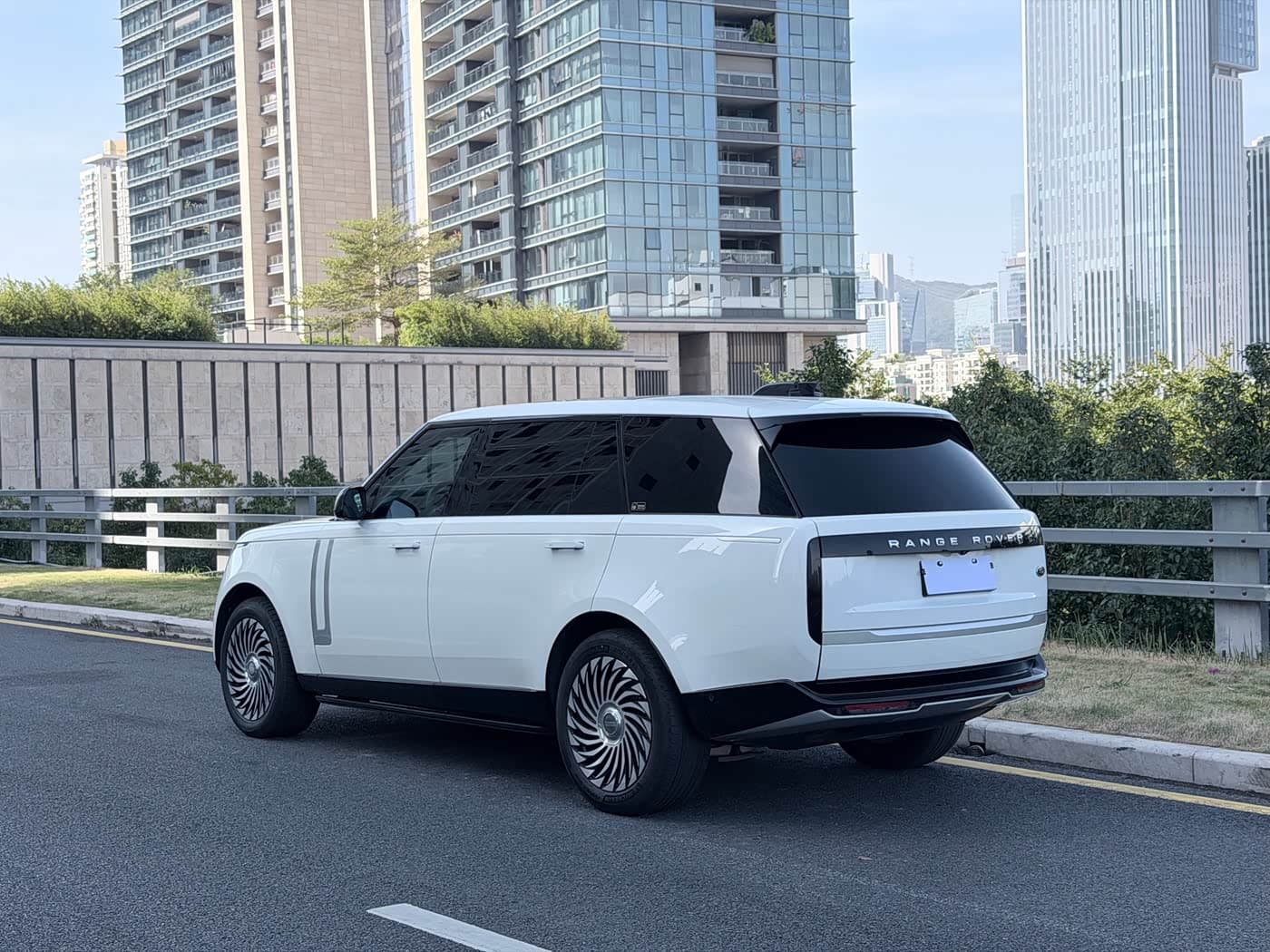 Land Rover Range Rover 2022 — Фото 4/12