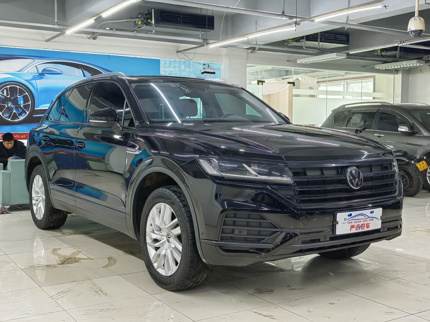 Volkswagen Touareg 2021 — Фото 3/20