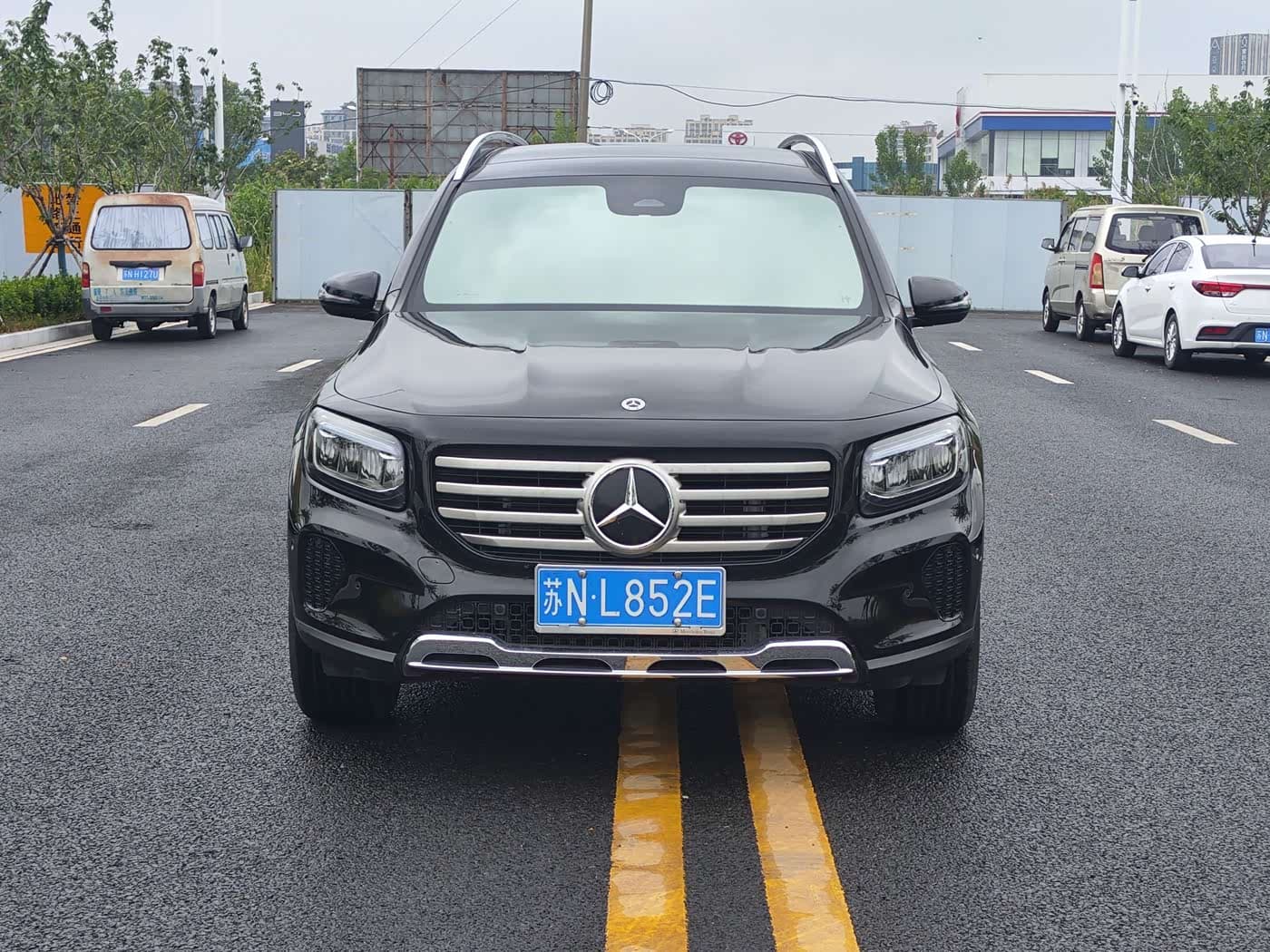 Mercedes-Benz GLB 2025 — Фото 2/11