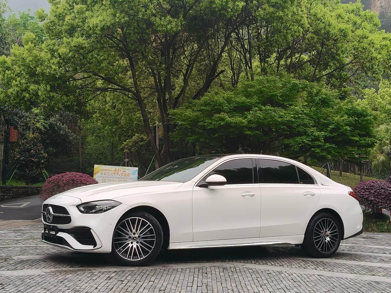 Mercedes-Benz C-Class 2025 — Фото 1/10