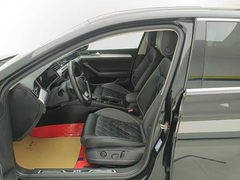 Volkswagen Magotan GTE Plug-in Hybrid 2023 — Фото 9/15