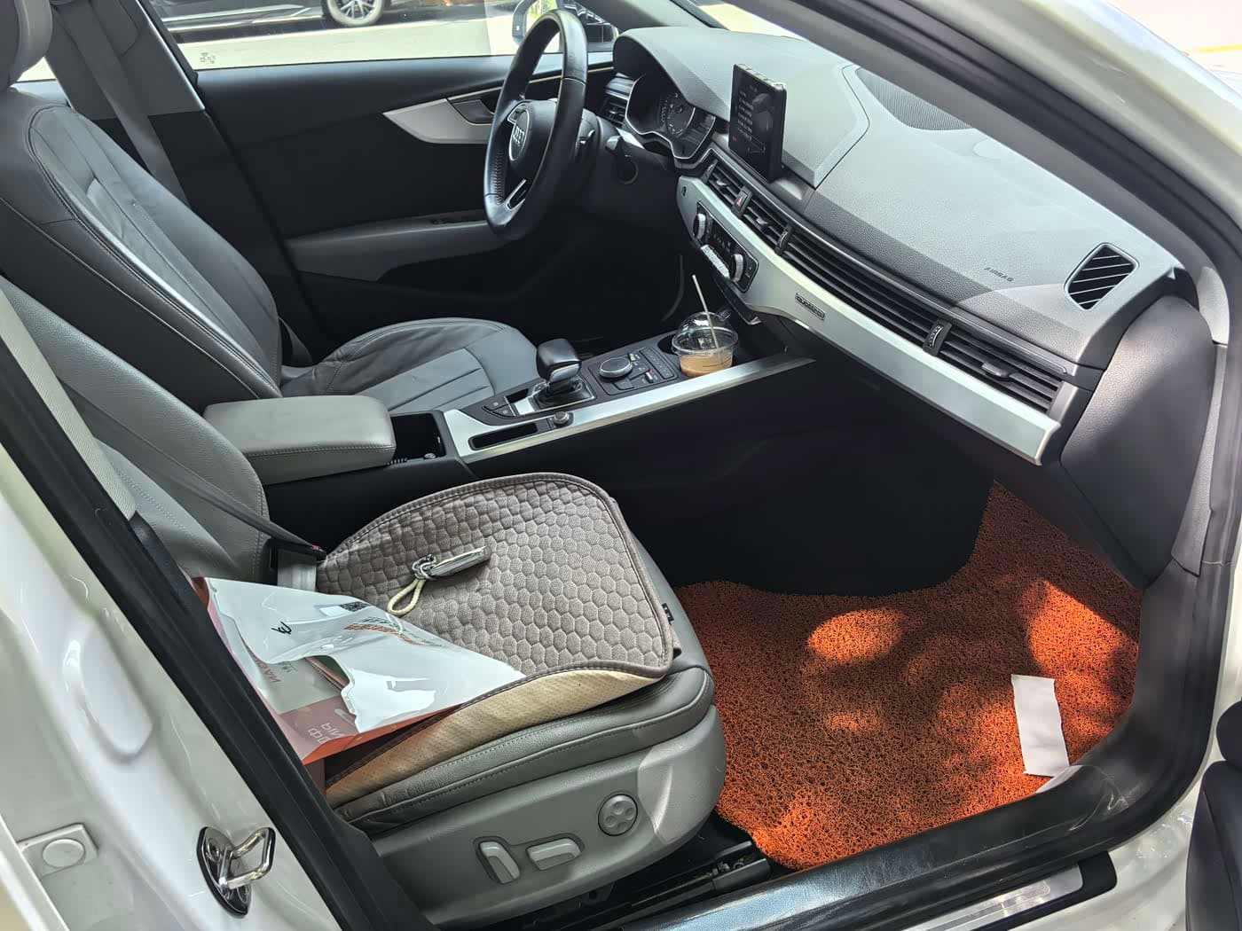 Audi A4L 2018 — Фото 10/20