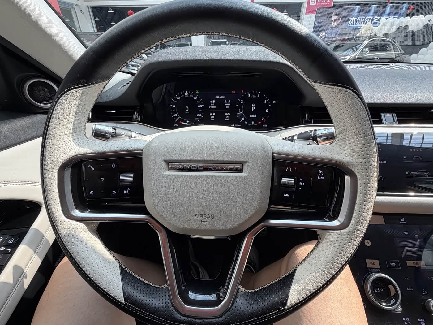 Land Rover Range Rover Evoque 2023 — Фото 5/20