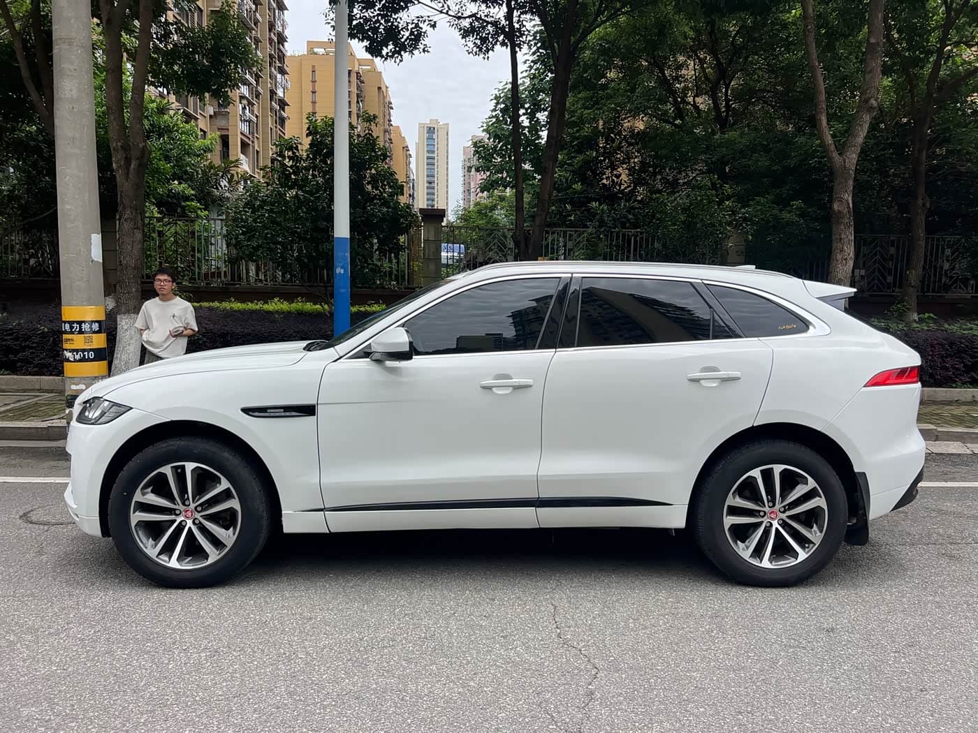 Jaguar F-PACE 2017 — Фото 5/20