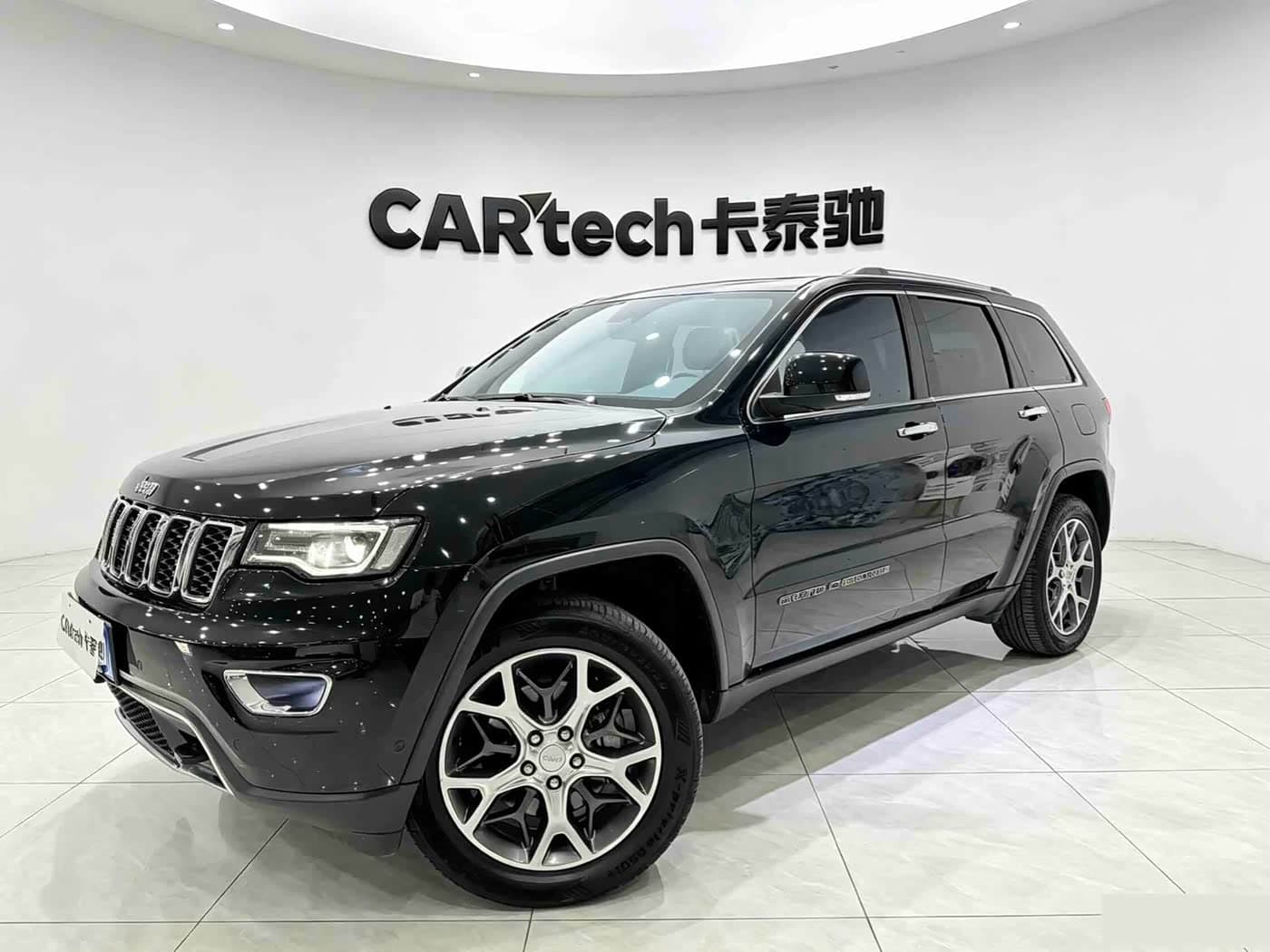 Jeep Grand Cherokee 2020 — Фото 1/9
