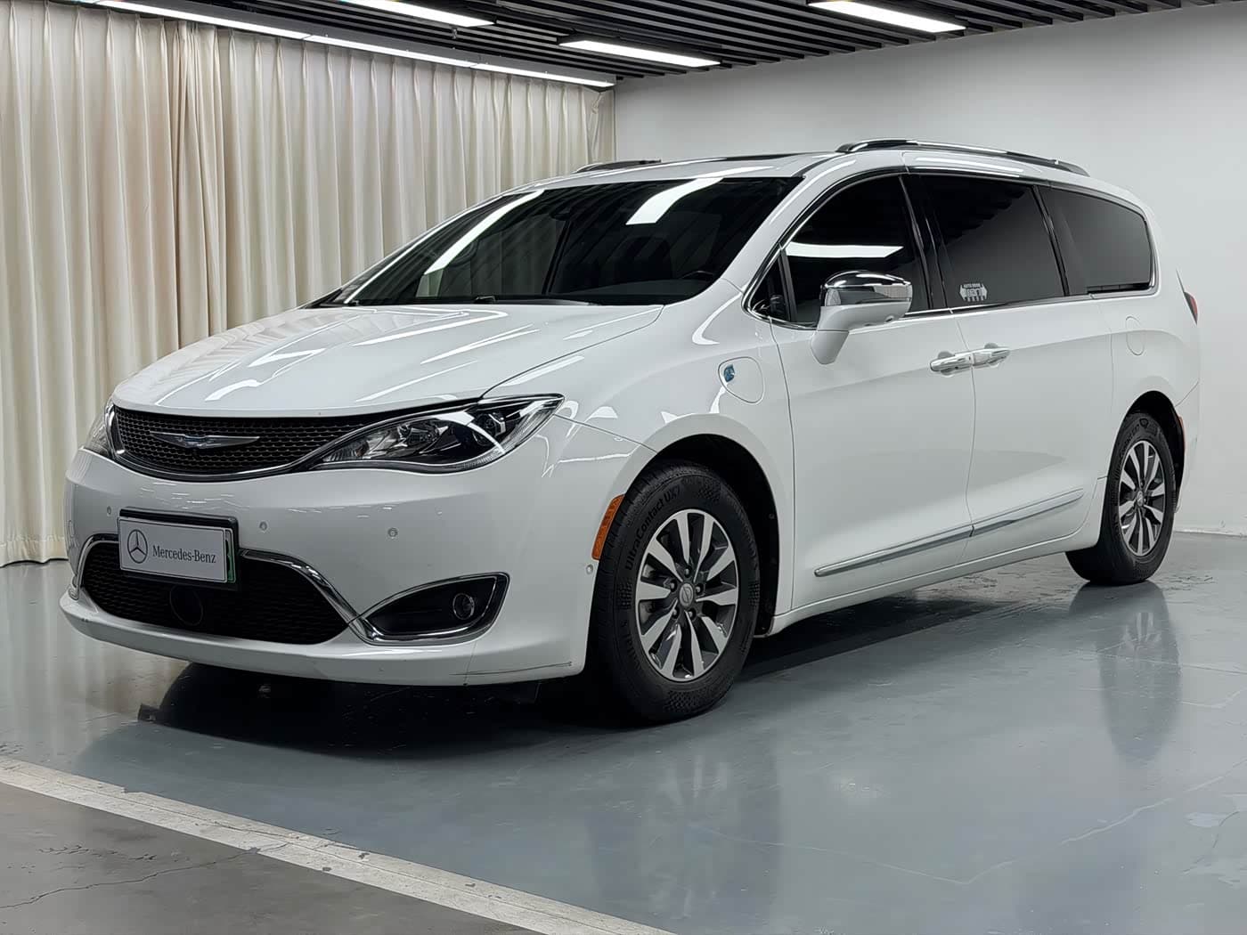 Chrysler Grand Caravan PHEV 2021 — Фото 1/19