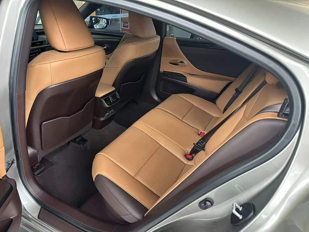 Lexus ES 2021 — Фото 8/10