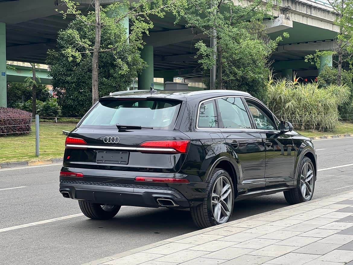 Audi Q7 2026 — Фото 11/12