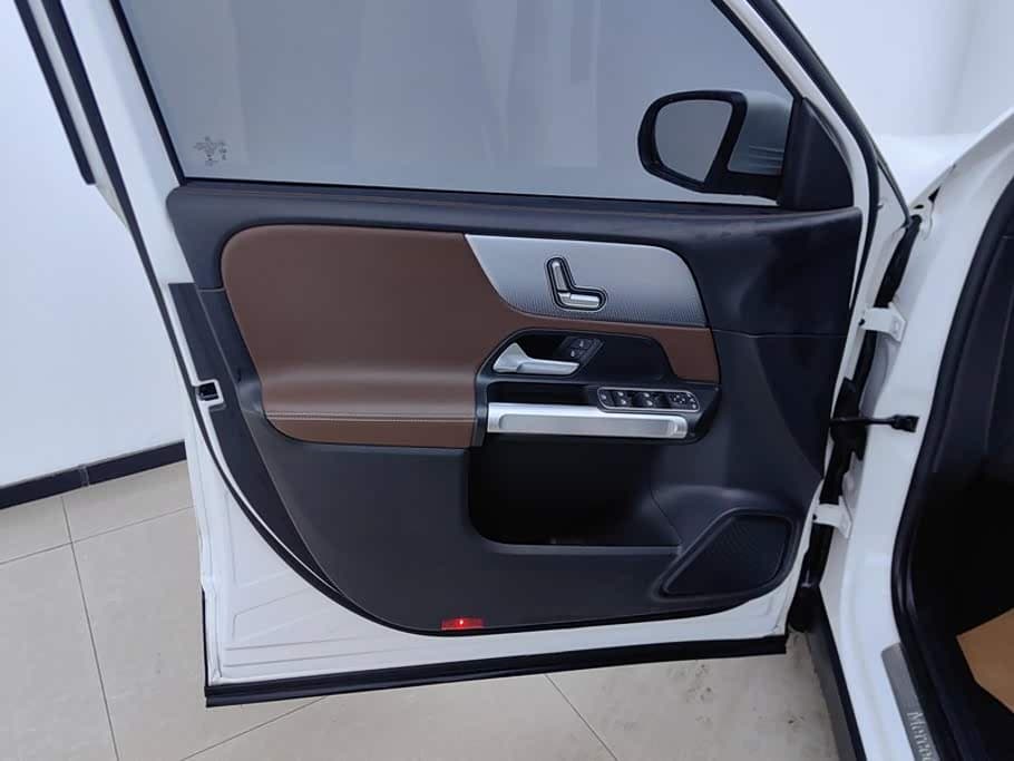 Mercedes-Benz GLB 2023 — Фото 7/16