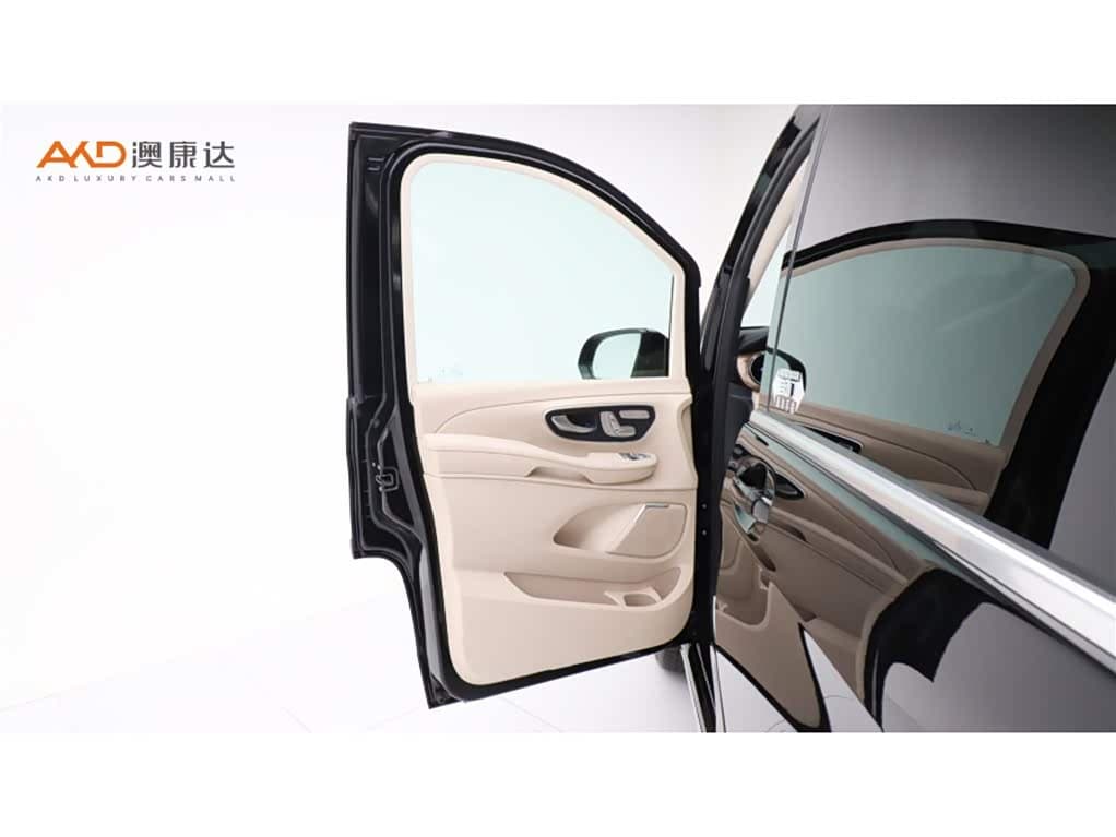 Mercedes-Benz V-Class 2023 — Фото 11/11