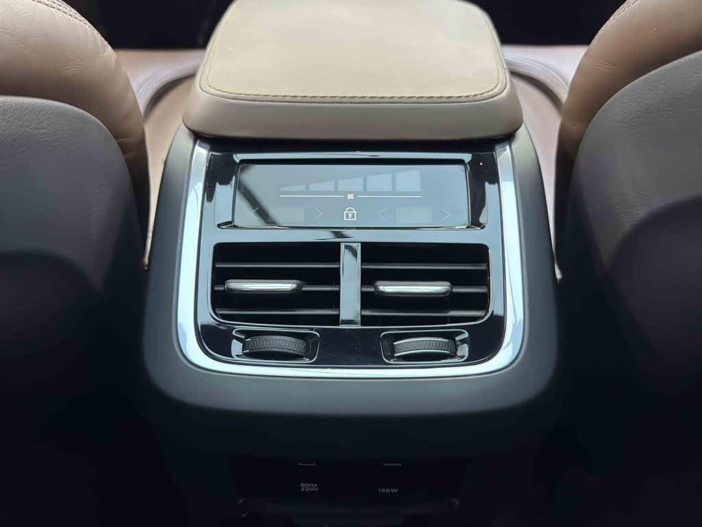Volvo XC90 2019 — Фото 11/17