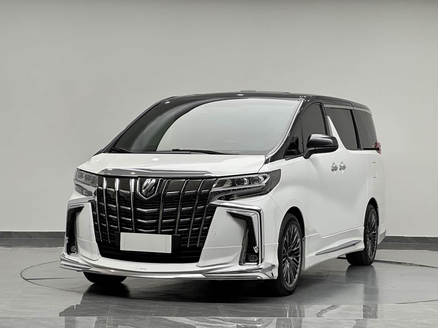 Toyota Alphard 2018 — Фото 1/20