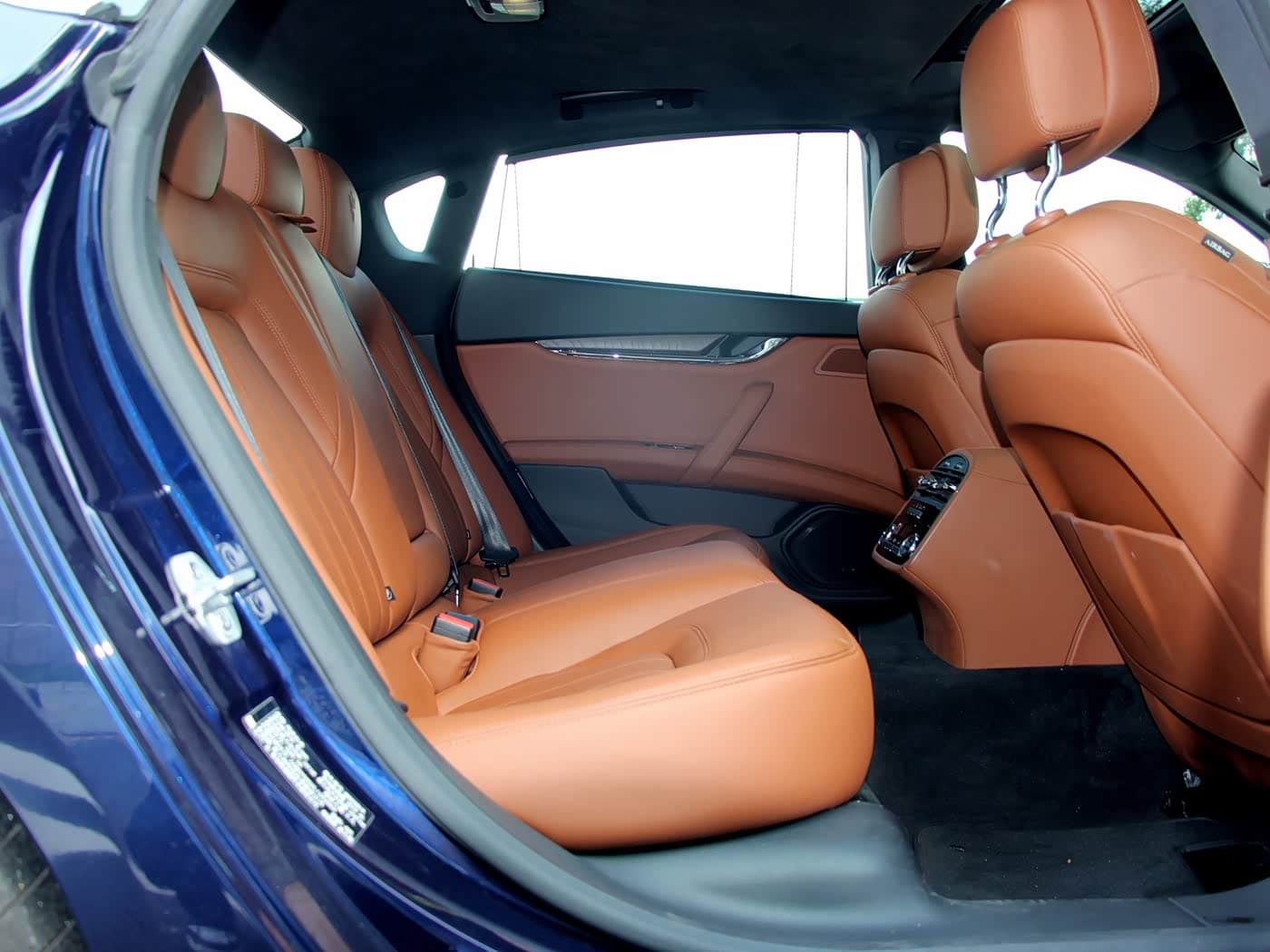 Maserati Quattroporte 2020 — Фото 13/17