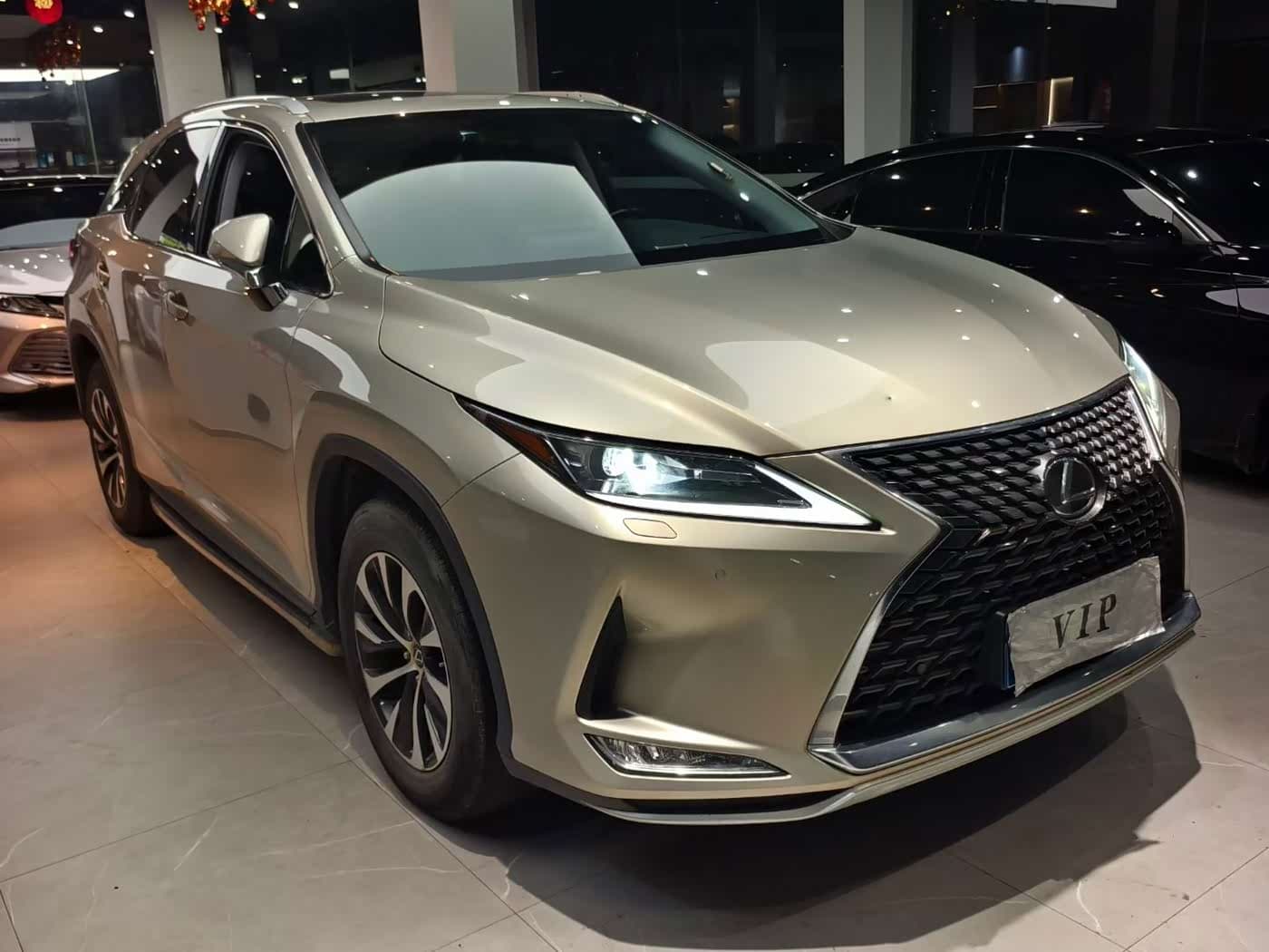 Lexus RX 2020 — Фото 1/9